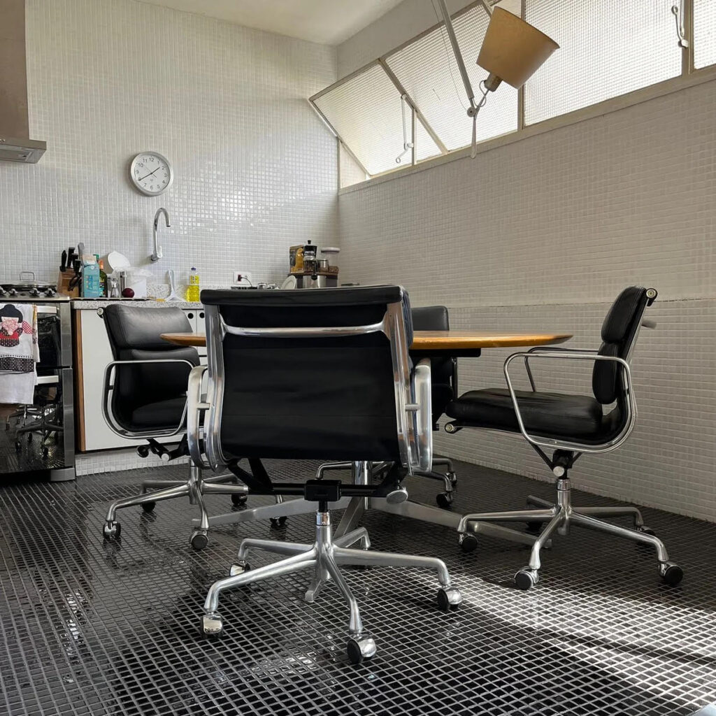 Cadeiras de luxo: conheça os 5 modelos mais icônicos que todo mundo deveria ter em um escritório moderno