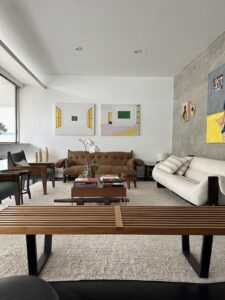 Sofá para sala: o guia definitivo para comprar uma peça de luxo por um preço de usado